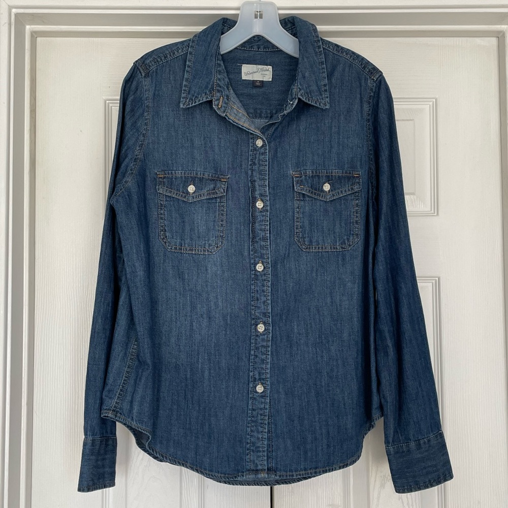 NWOT Universal Thread 100% cotton chambray button front long sleeve shirt